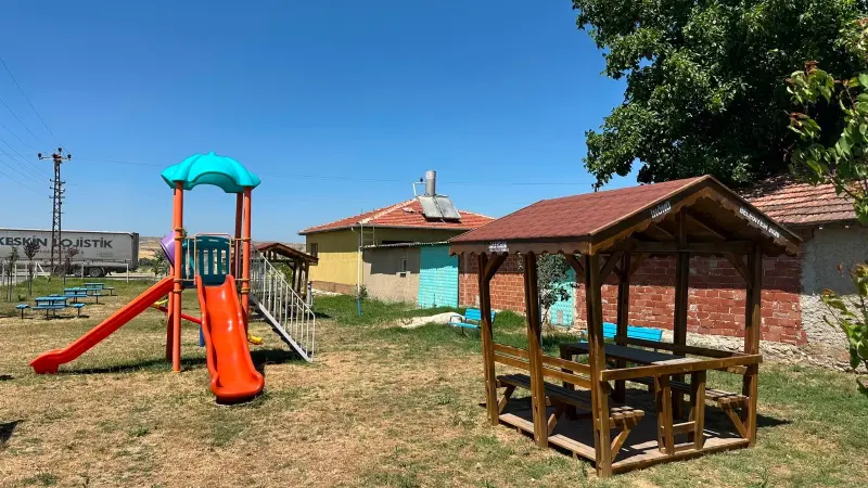 İnönü Belediyesi'nden Sosyal Alanlara Kamelya Desteği