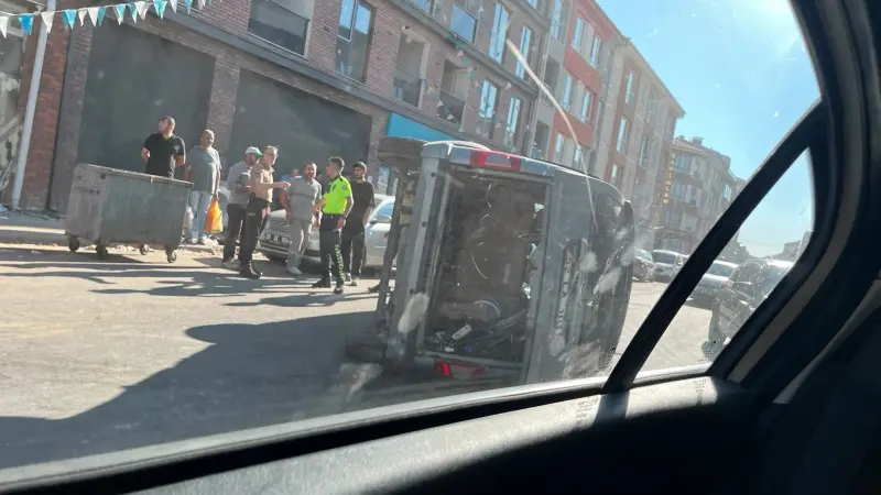 Eskişehir'de İki Aracın Çarpıştığı Kazada 3 Kişi Yaralandı
