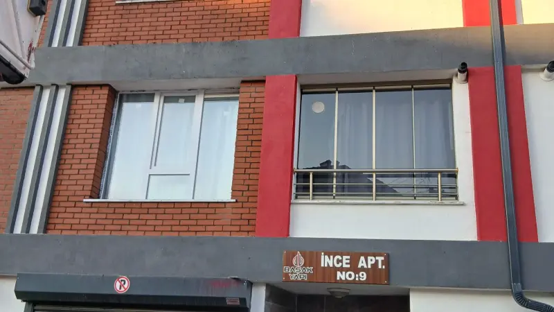 Eskişehir'de 2 katlı binada yangın: 5 kişi dumandan etkilendi