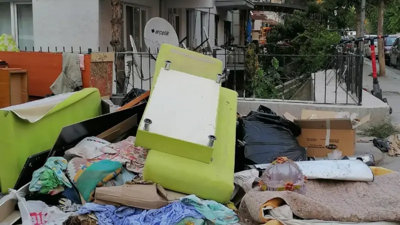 Odunpazarın da Yol Kenarına Bırakılan Atıklar Ve Mobilyalar Tepki Çekiyor
