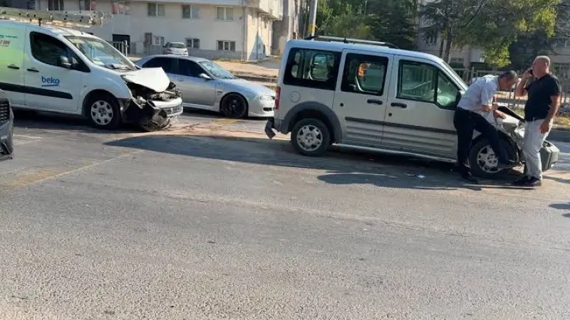 Zümrüt Caddesi'nde Zincirleme Trafik Kazası: 1 Ölü, 1 Ağır Yaralı