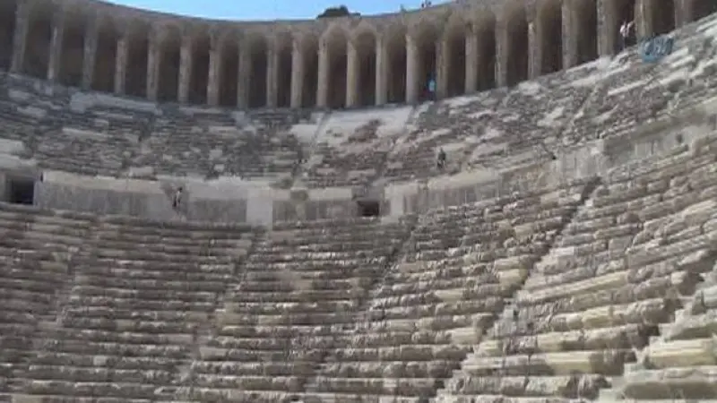 Aspendos'ta Şifanın 1800 Yıllık Sembolü Heykel Grubu Bulundu