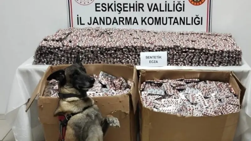 Jandarma 84 Bin Adet Sentetik Ecza Hapı Ele Geçirdi: 3 Tutuklama