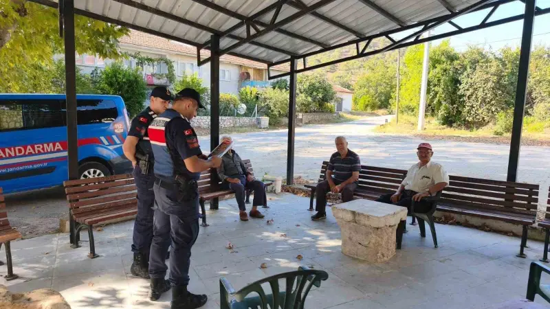 Jandarma dolandırıcılık olaylarına karşı vatandaşları bilgilendirdi