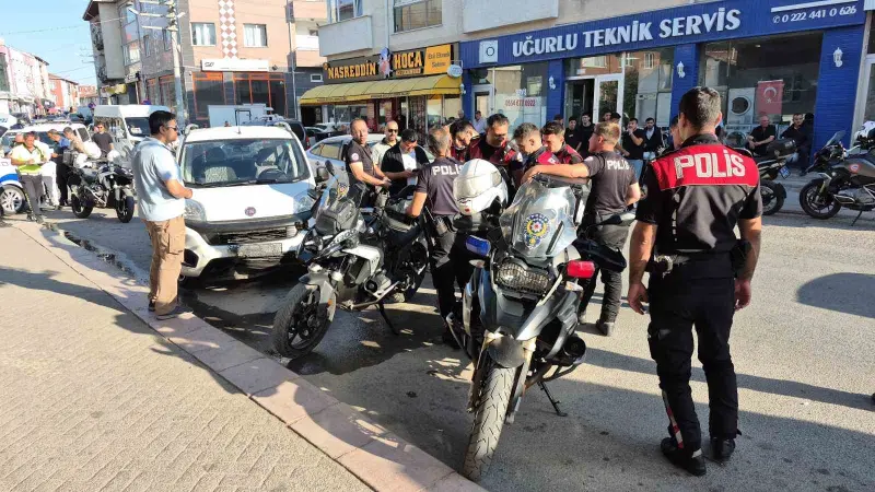 Hafif ticari aracın çarptığı motosikletli polis yaralandı