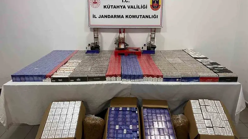 Simav’da jandarmadan kaçakçılık operasyonu, binlerce paket sigara ve makaron ele geçirildi