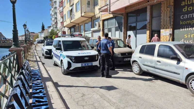 Aracını çekmek için gelmişti, direksiyon başında hayatını kaybetti