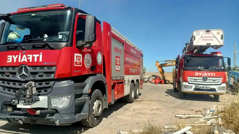 Eskişehir’de geri dönüşüm tesisinde çıkan yangın söndürüldü