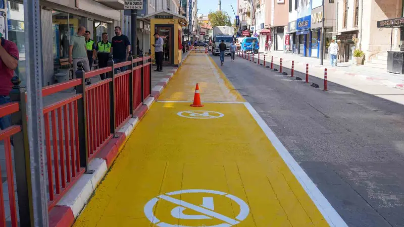 Uşak’ta yol çizgileri yenileniyor