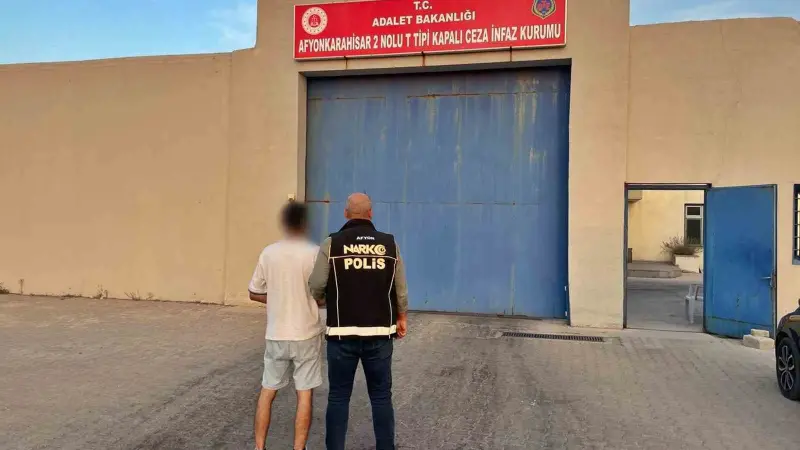 Polis 14 yıl 4 ay hapis cezasıyla aranan şahsı yakaladı