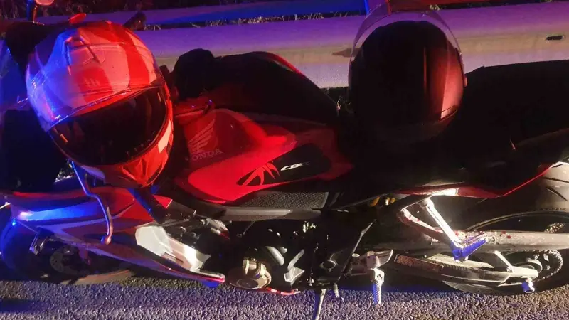 Motosiklet bariyere çarptı: 2 kişi yaralandı