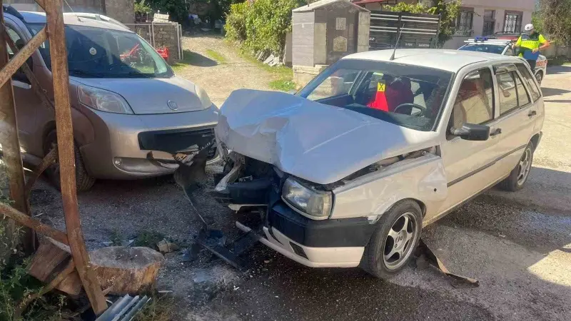 Bilecik’te otomobil elektrik direğine çarptı: 1 yaralı