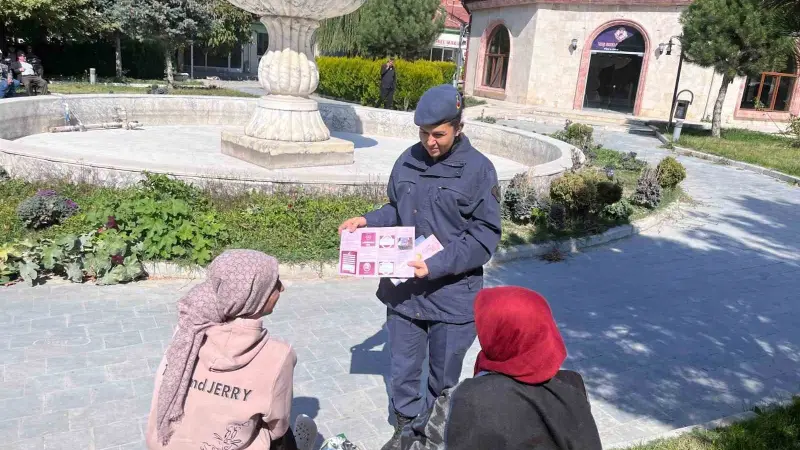 Jandarma kadına şiddet konusunda vatandaşları bilgilendirdi