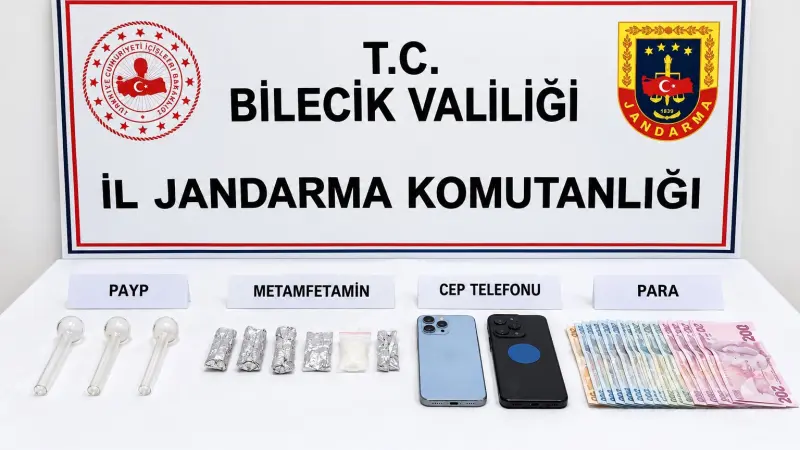 Uyuşturucu satıcıları yakayı ele verdi