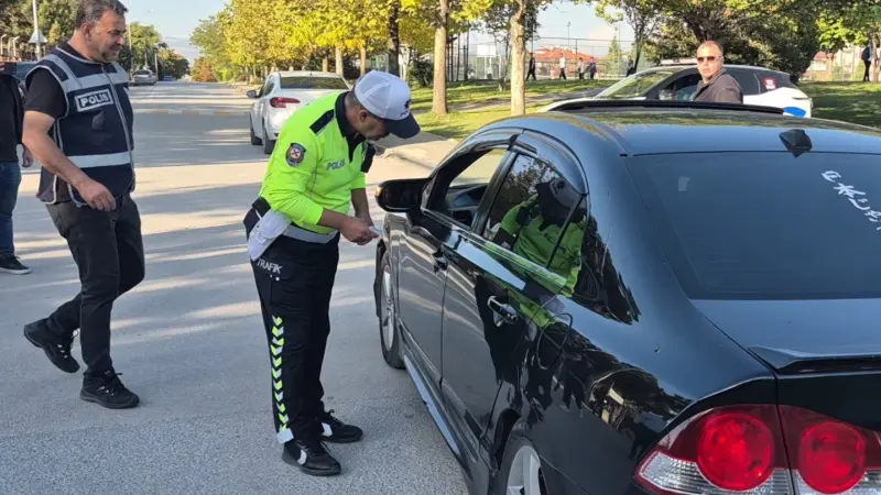 İl Emniyet Müdürlüğünden okul çevreleri ve servis araçlarına denetim