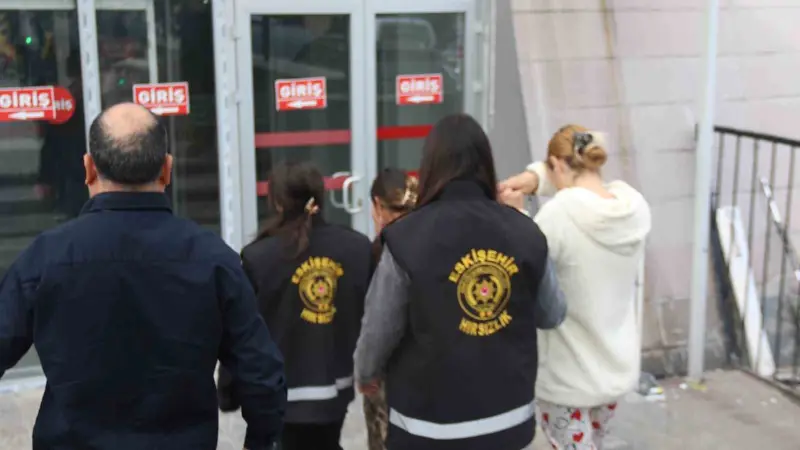 Eskişehir’de 2 evden hırsızlık olayının şüphelileri tutuklandı