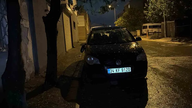 Odunpazarı’nda park halindeki iki aracın kırık dikiz aynaları dikkat çekti