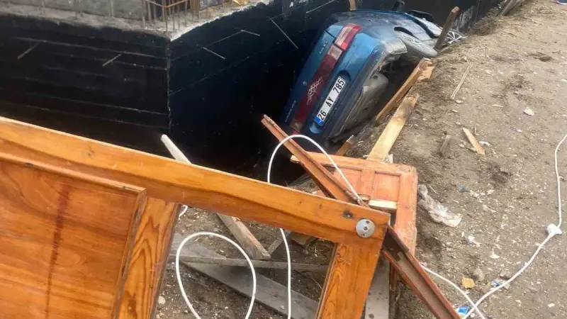 Eskişehir’de kontrolden çıkan otomobil inşaatın temeline uçtu