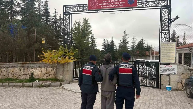Jandarma aranan 42 kişiyi yakaladı