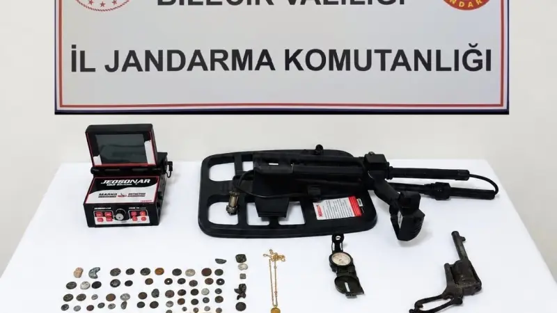 Bilecik’te tarihi eser operasyonu: 51 sikke ele geçirildi