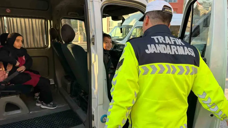 Jandarmadan okul çevrelerinde sıkı denetim