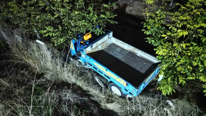 Otomobilin çarptığı patpat 3 metre yükseklikten tarlaya düştü
