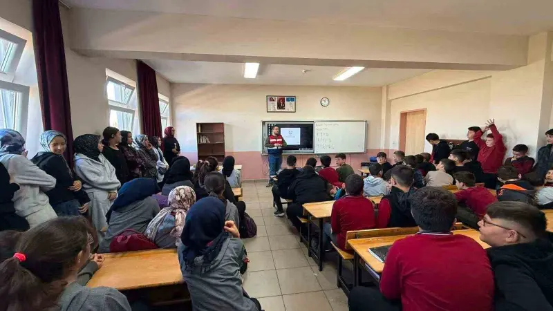 Öğrencilere ve velilere kapsamlı siber güvenlik eğitimi