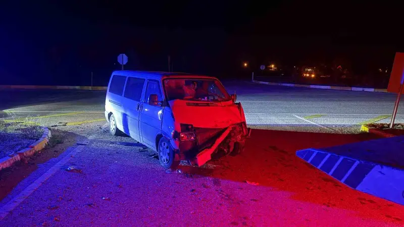 Kamyonet ile tır çarpıştı, 1 kişi yaralandı